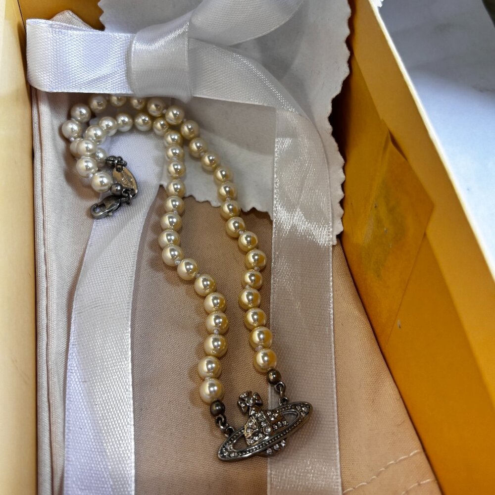 pearl necklace